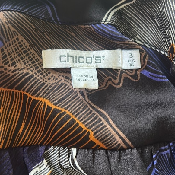 Chicos Woman’s Abstract Print Tie Front Top Size XL 3 Purple Satiny Split Neck - Picture 11 of 12